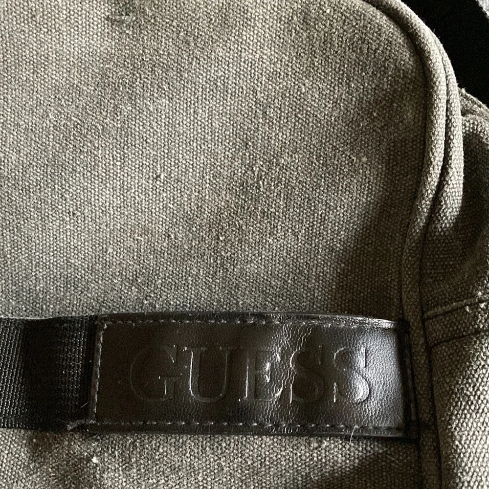 GUESS MESSENGER BAG - Picture 2 of 9